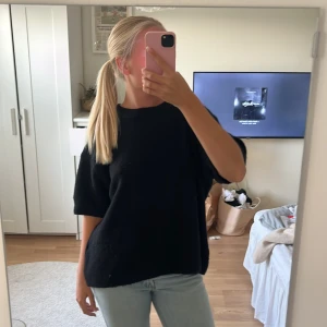 Stickad tshirt - Stickad T-shirt från Chelsea! 🥰 
