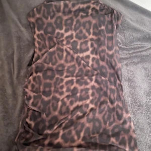 leopard tröja från new yorker - Aldrig använt! Den är jätte fin men den är dock inte min stil, och den är L men sitter som M 💕