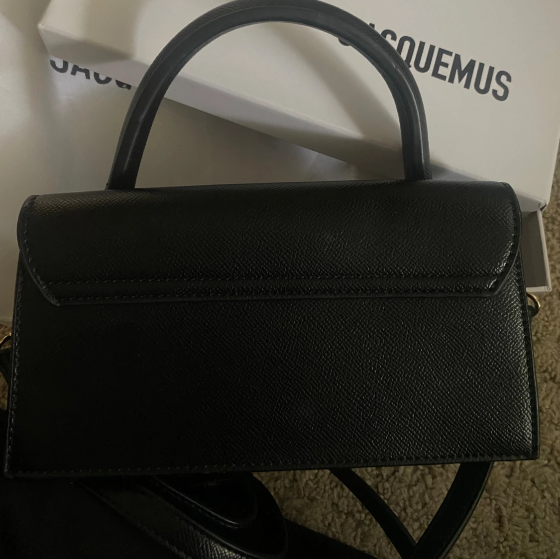 Svart handväska från Jacquemus - 91