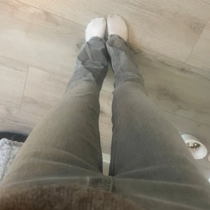 Gina jeans  - Säljer dessa gina young  för har ett par lika dana, inte använda så mycket och inget täcken på användning 