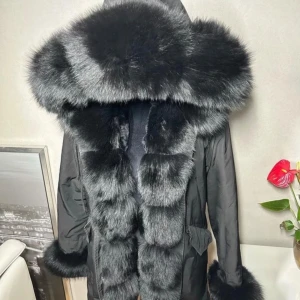 Parkajackan från Viva La Nilla - Knappt använd, och i mycket fint skick, köpt på Viva La Nilla i Helsingborg för 5 tus.kr, strl M.