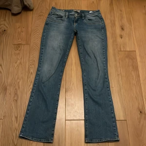 Ltb jeans i nyskick! - Jättefina lågmidjade bootcut jeans i nyskick! Storlek 28/32, sälj pga att det är för stora för mig💕