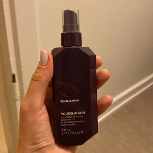 Kevin Murphy hårolja - Hårolja från Kevin Murphy med värmeskydd för fön och värmeverktyg! Halva kvar