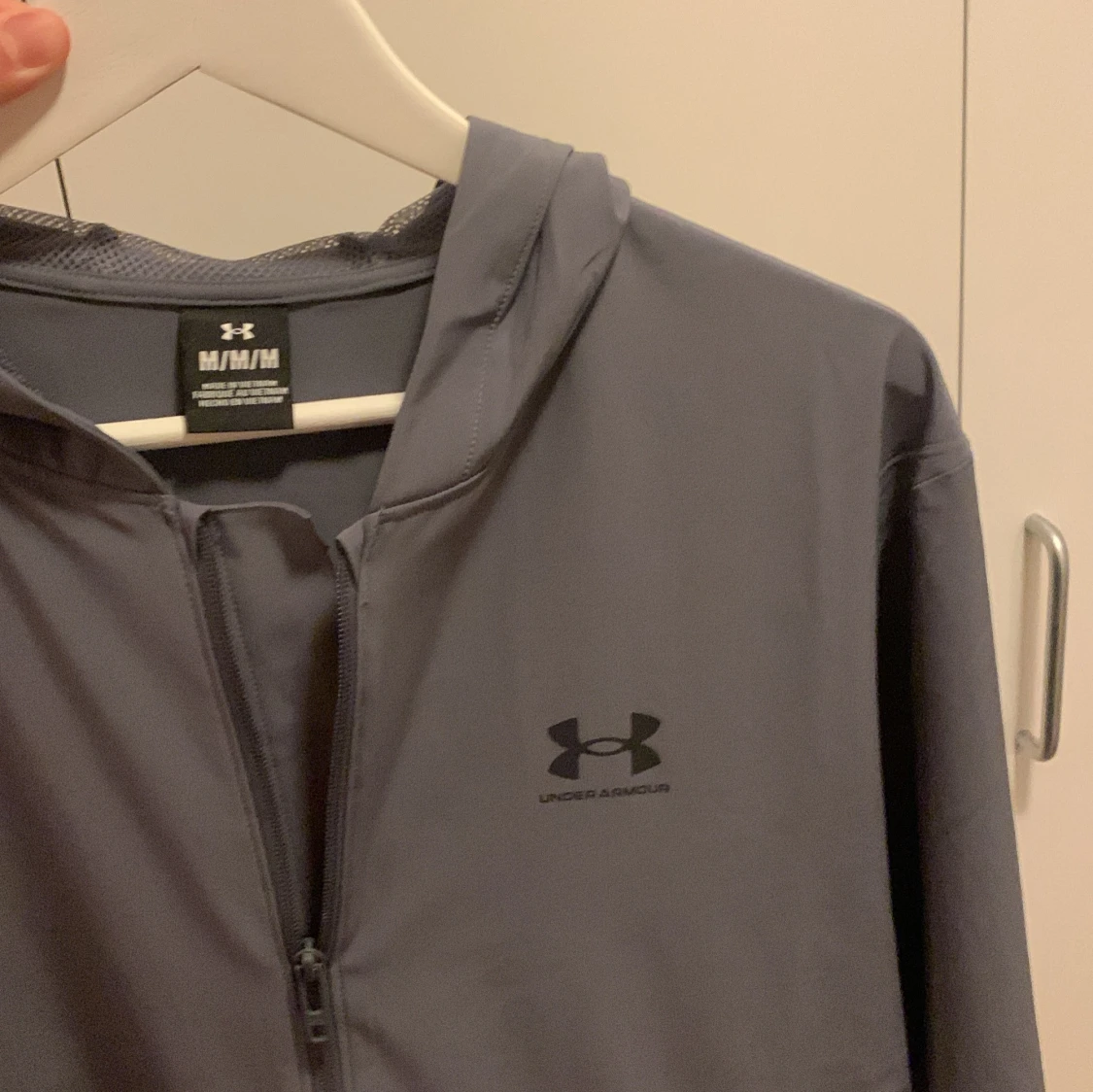 Grå jacka från Under Armour - 3