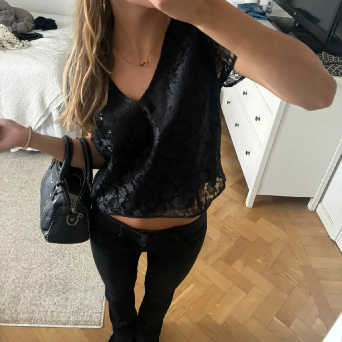Svart spetsblus