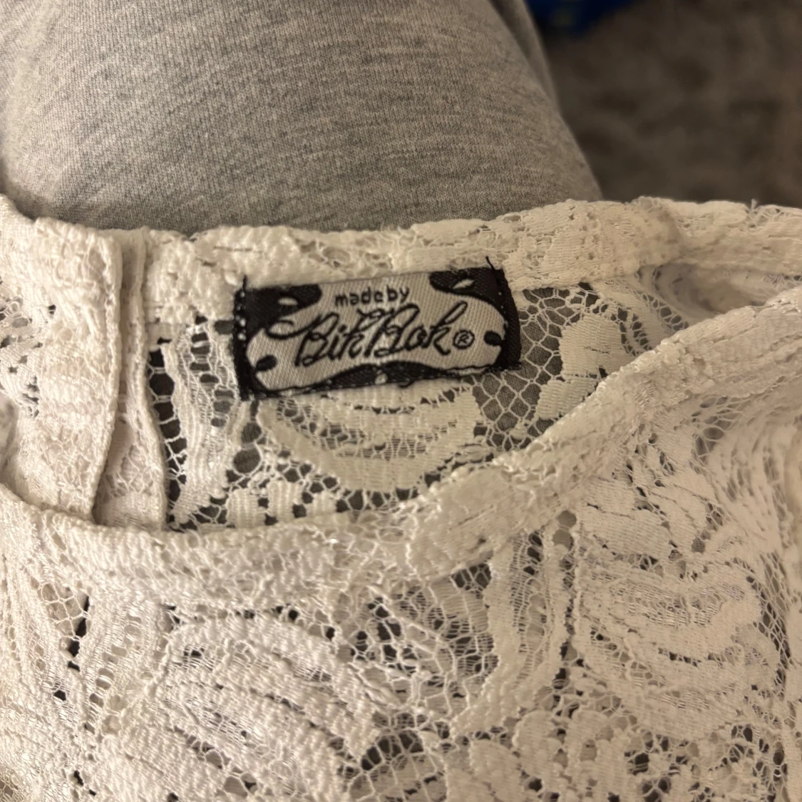 Vit spetsklänning från BikBok - 1