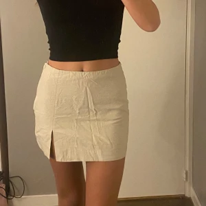 Kjol - Kjol i linne tyg storlek 36