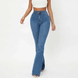 Blå  jeans - För stora för mig. Knappt använda. Snygga blå  jeans med hög midja. Storlek 27💕💕 Orginal pris är 289 kr. Jag säljer för 189 kr💕