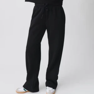 mjukis raka mid low waist - Inga fläckar eller hål, defektfri. I använt skick. Kolla gärna in mina andra publiceringar! 