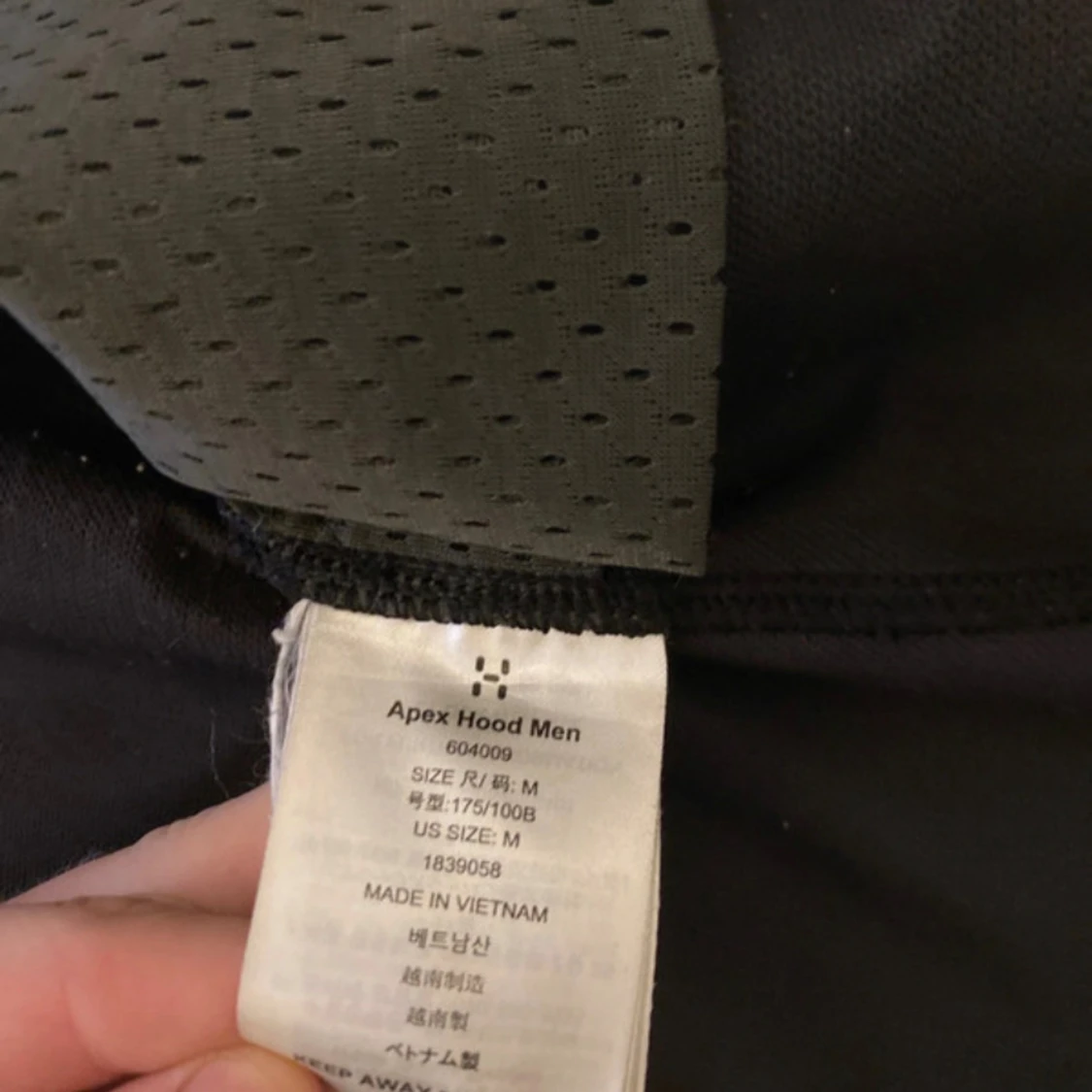 Svart jacka med huva från Haglöfs - 2