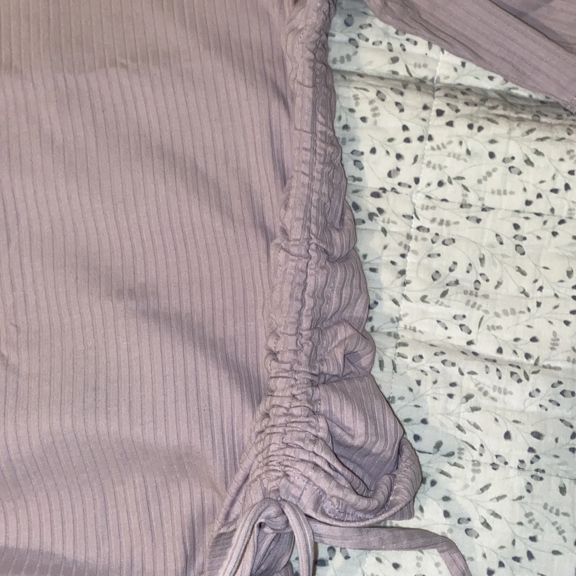 Lila ribbad topp från Lindex - 1