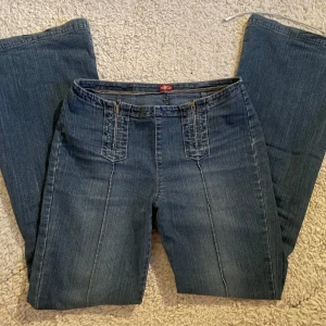 Lågmidjade jeans - Jättenajs lågmidjade jeans med dragkedjor och inga fickor