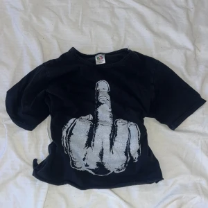 F U baby tee, crop top - 10/10, croppad snygg tröja. S/M