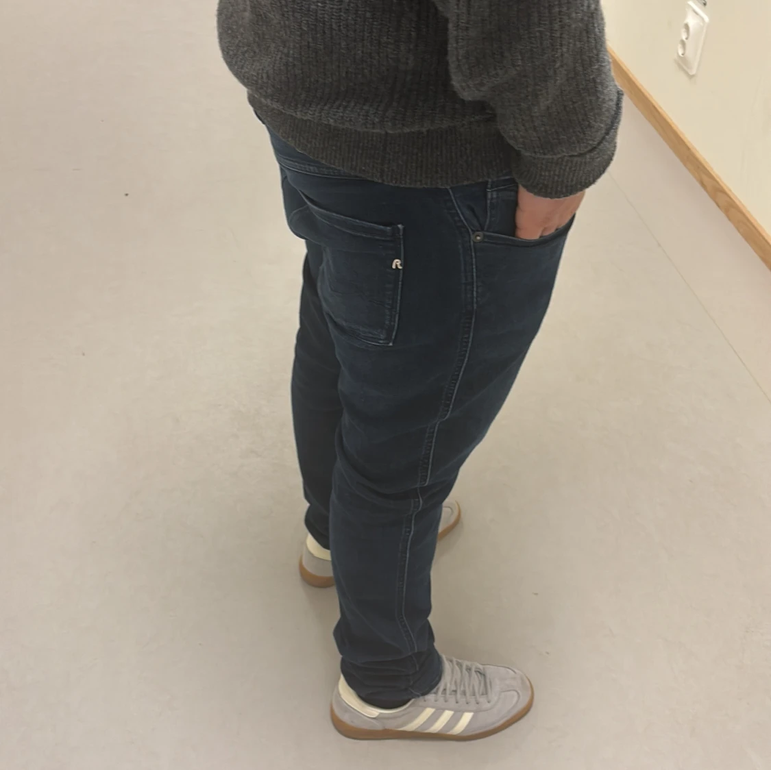 Mörkblå jeans från Replay - 2