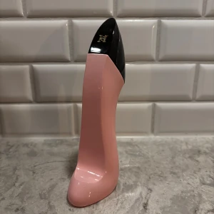 Carolina Herrera Good Girl Blush - 30 ML flaska, nästintill oanvänd