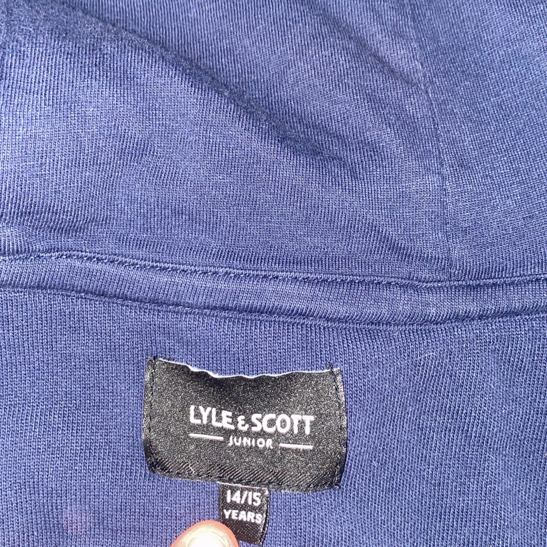 Blå hoodie från Lyle & Scott - 2