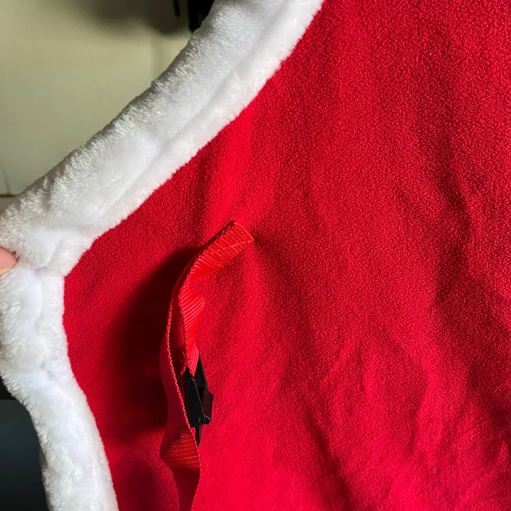 Säljer ett tomte ländtäcke u storlek full. Sista bilden är bild på och ända tillfället det är använt❤️. Asusteet.