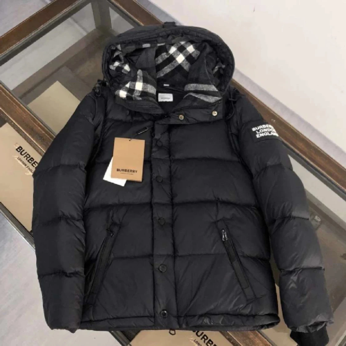 Svart dunjacka från Burberry - 1