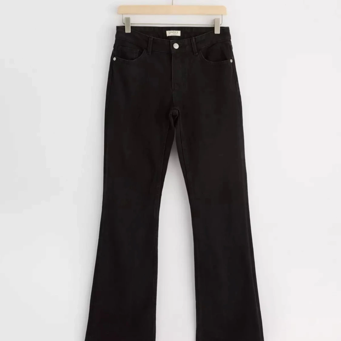 Svarta flare jeans från Lindex