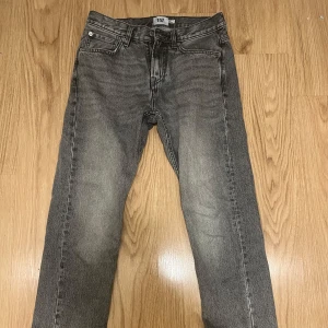 Gråa jeans  - Säljer mina snygga gråa jeans från lager 157. Hör av er om frågor eller mått🔥