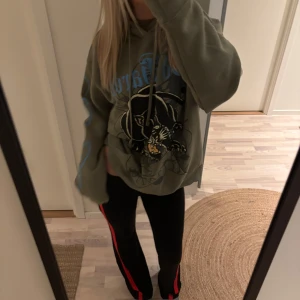 ed hardy tjocktröja 🖤 - så mysig tjocktröja från ed hardy, helt ny med tag. ok att köpa direkt 🖤