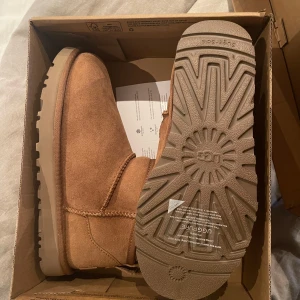 Bruna Uggs  - Helt nya Uggs, säljer pga att jag köpte fel storlek🥰 nypris är 2000