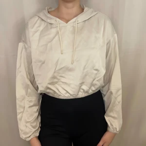 Satintröja - Ny från Zara. Nypris 399kr