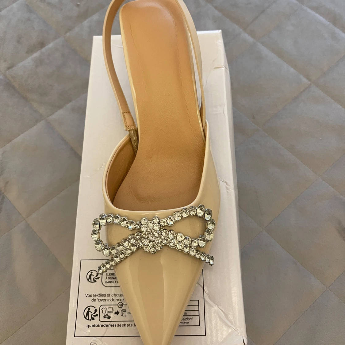 Beige pumps med strassdetalj - 90