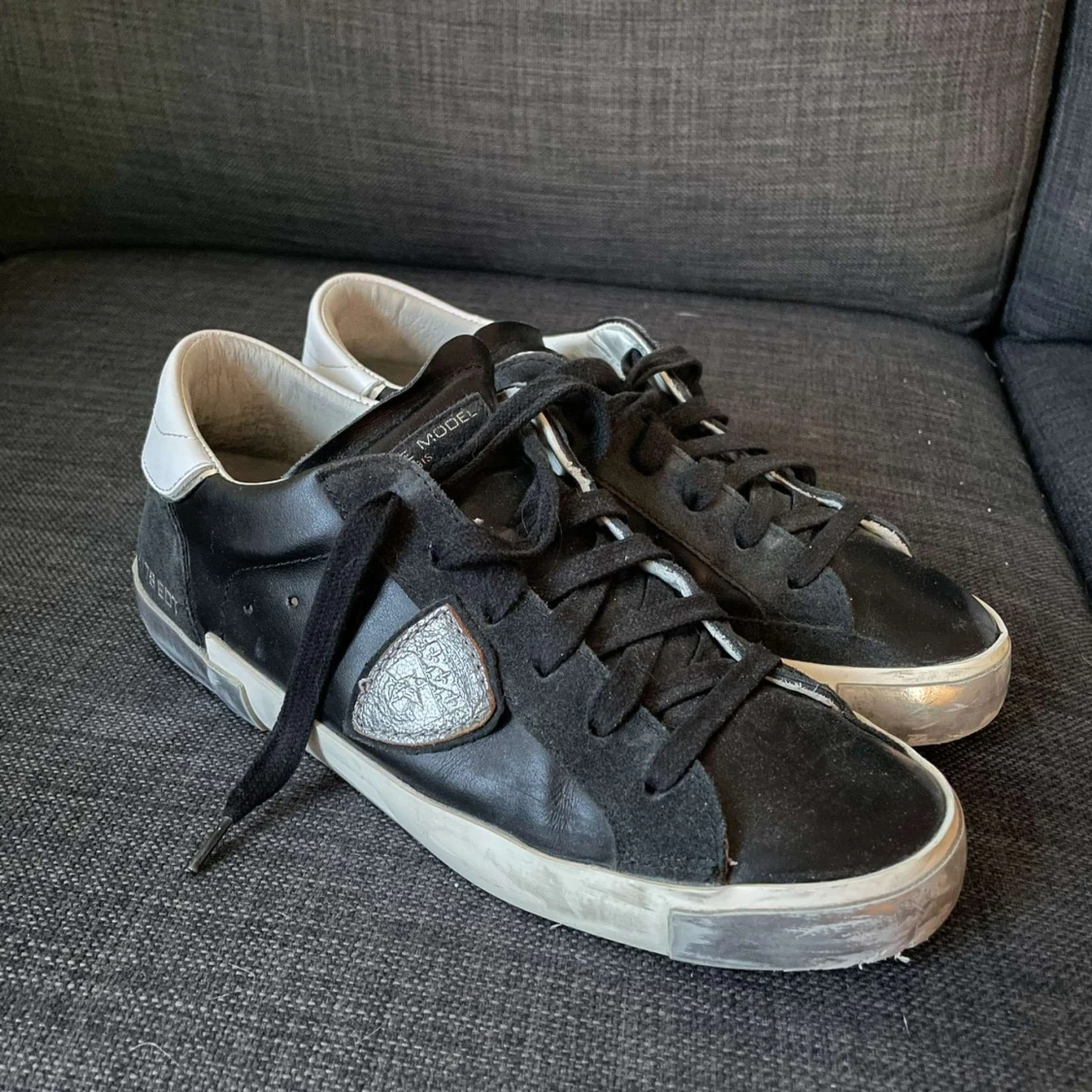 Svarta sneakers från Philippe Model