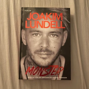 Signerad Joakim Lundell bok - Boken 'Monster' av Joakim Lundell, signerad då jag beställde när den släpptes. Intressant innehåll, som en biografi om hans tidigare livsstil. En mindre inbunden bok.