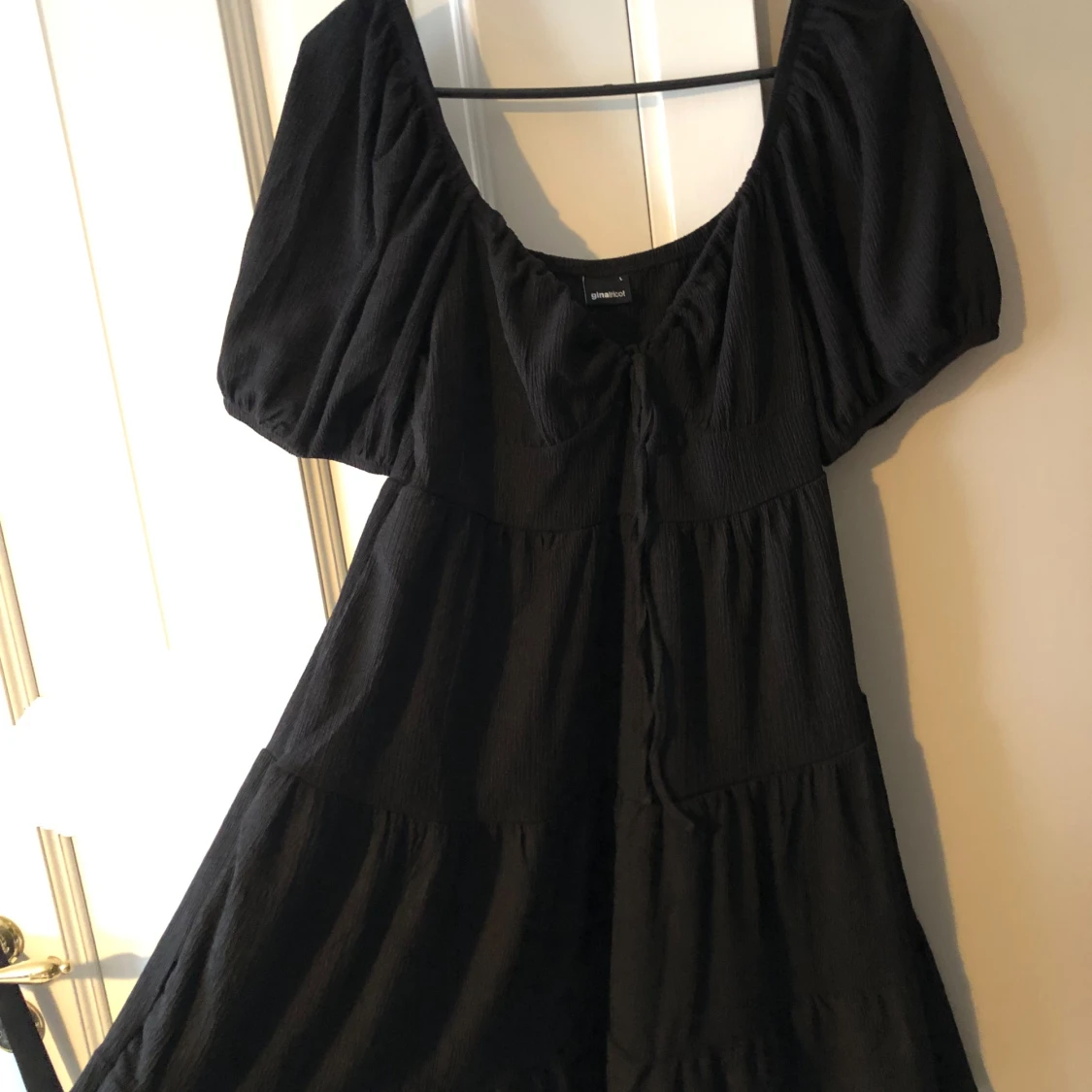 Svart klänning från Gina Tricot