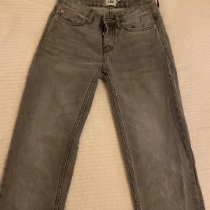 Grå jeans från 157💓 - Snygga Low waist grå jeans från 157 i storlek xxs. Blivit för små och har bra skick 💓💓