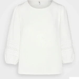 Vit blus  - En jätte fin vit blus i storlek M💞