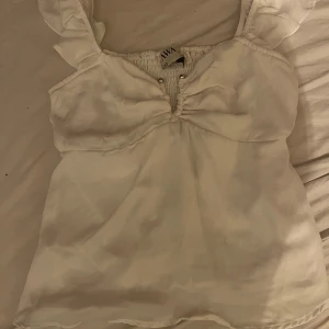 Söt vero Moda topp  - Jätte fin vero moda top. Använd bara 1 gång så perfekt skick