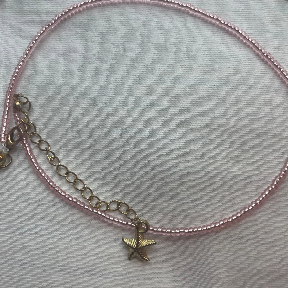 Rosa pärlhalsband med sjöstjärneberlock - 90