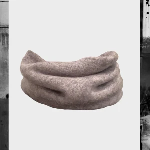 Grå buff - TILLBAKA I LAGER! Grå buff från Buffbreeze i stickat material! Skön och bra  kvalite. Köp två och få 15%rabatt!❤️‍🔥 Tryck ej på köp nu ❣️Pris är ej justerbart❣️