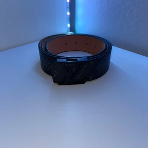 Burberry bälte - Helt nytt oanvänd säljer då inte gillar designen fick den i födelsedagspresent skriv vid frågor 