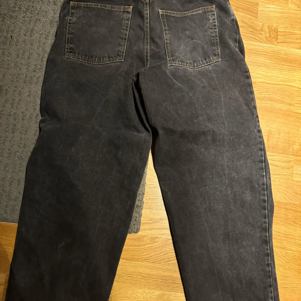 Denna modell är sällsynt då den inte säljs mer och aldrig kommer att göra det heller. Köpta för 1650 på sportif unlimited. 8,5/10 i skick. Storlek M. Og modell!. Jeans & Byxor.