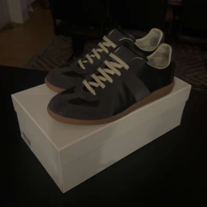 Maison marigela  - Säljer nu mina svarta masion marigela Perfekta för vardagsbruk och passar till de flesta outfits Skorna är i mycket bra skick och kommer i originalkartong. Ny pris 6000kr andvända sparsamt 