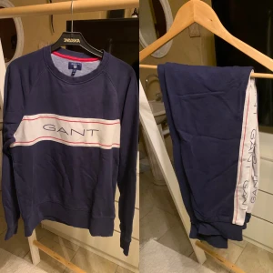 Mörkblå sweatshirt och byxor från GANT - Tracksuit från Gant. Både tröjan och byxorna är i mycket bra skick.