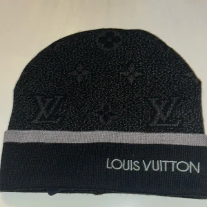 L-v mössa - helt ny snygg mössa. aldrig använd 