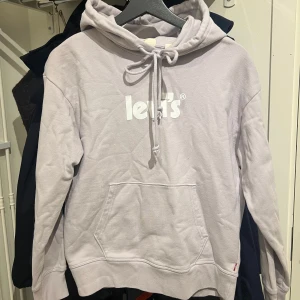 Levi’s hoodie - Ljuslila jättefin hoodie, knappt använd så superfint skick!