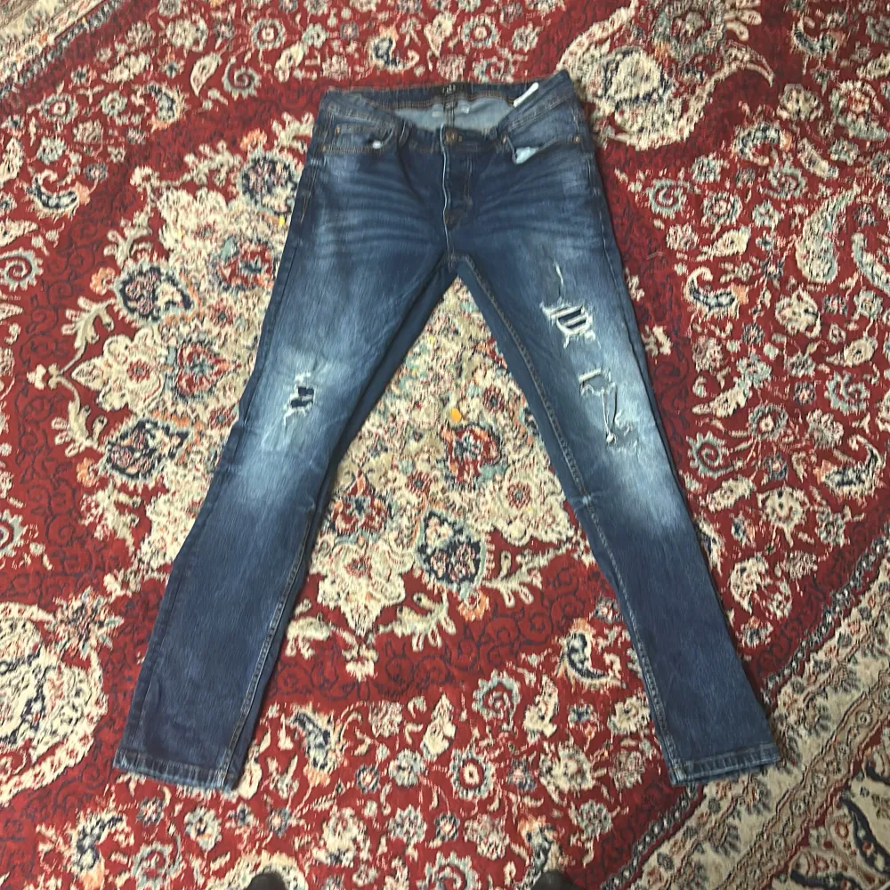 Säljer ett par jeans som är slimfit Pris kan vi diskutera . Jeans & Byxor.