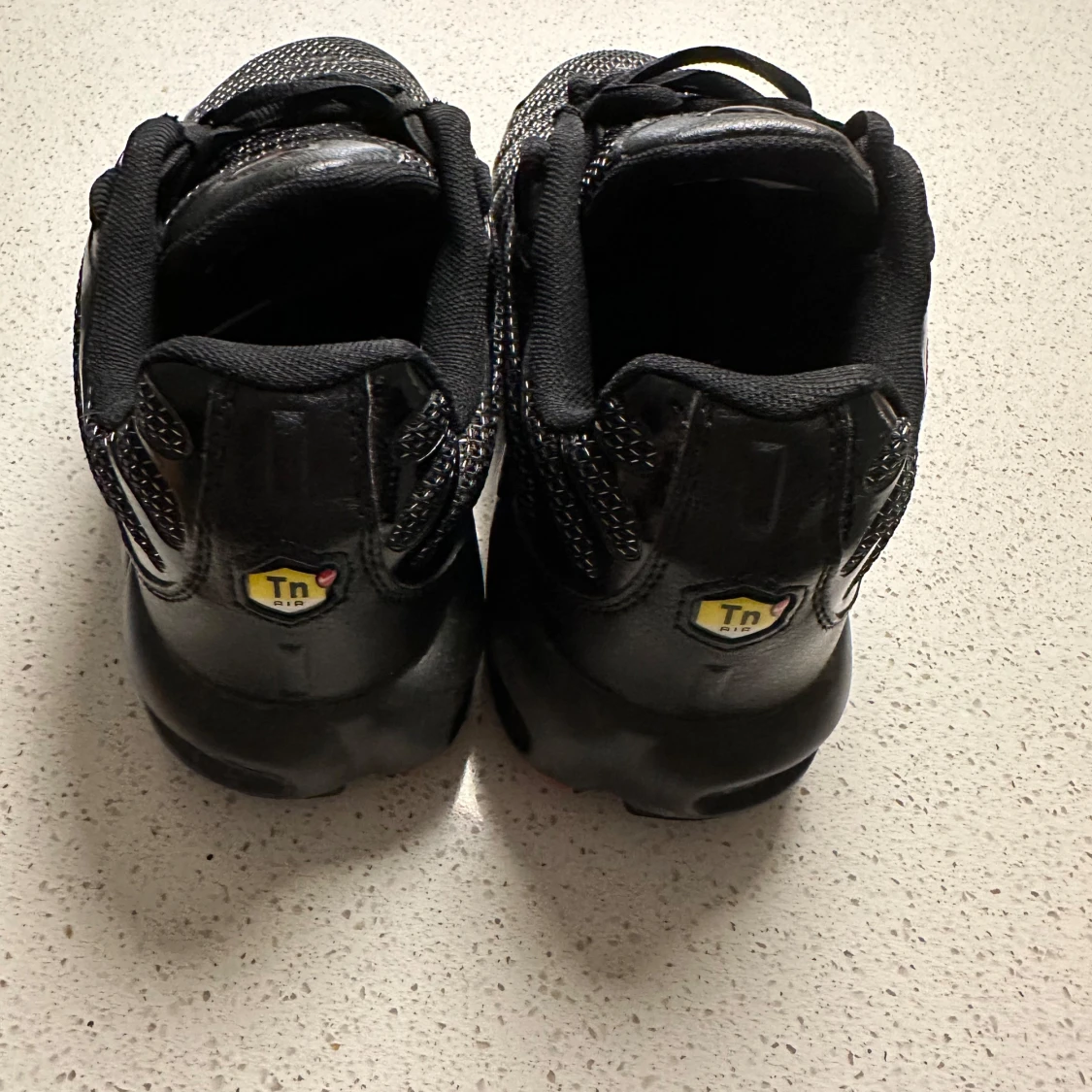 Nike Air Max Plus i svart och röd - 91