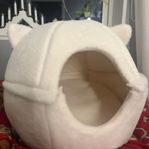 Gullig katt/hund korg 🩷 - Öppenbar upptil! Perfekt för husdjur som gillar att vara ensamma ibland men fortfarande vill hålla utkik vad som händer🩷 Passar för både katter och mindre hundar🥰