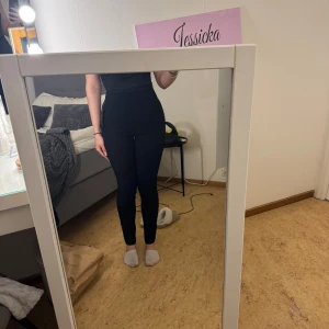 Byxor - Säljer dessa kostymbyxor då jag beställde den i 2 olika storlekar och har valt att behålla en av dom! Jättefin passform! Nytt skick!