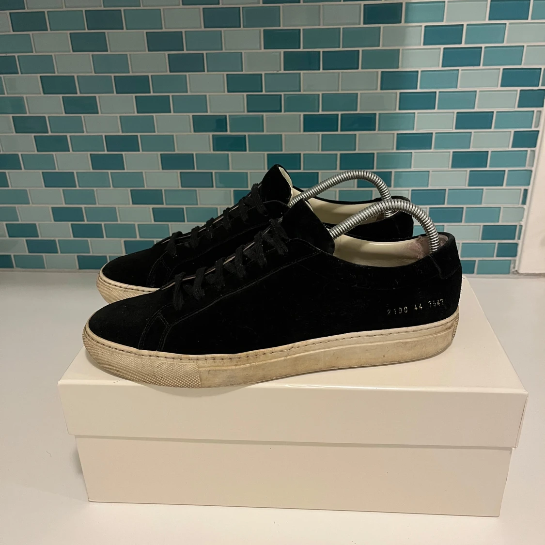 Svarta sneakers från Common Projects