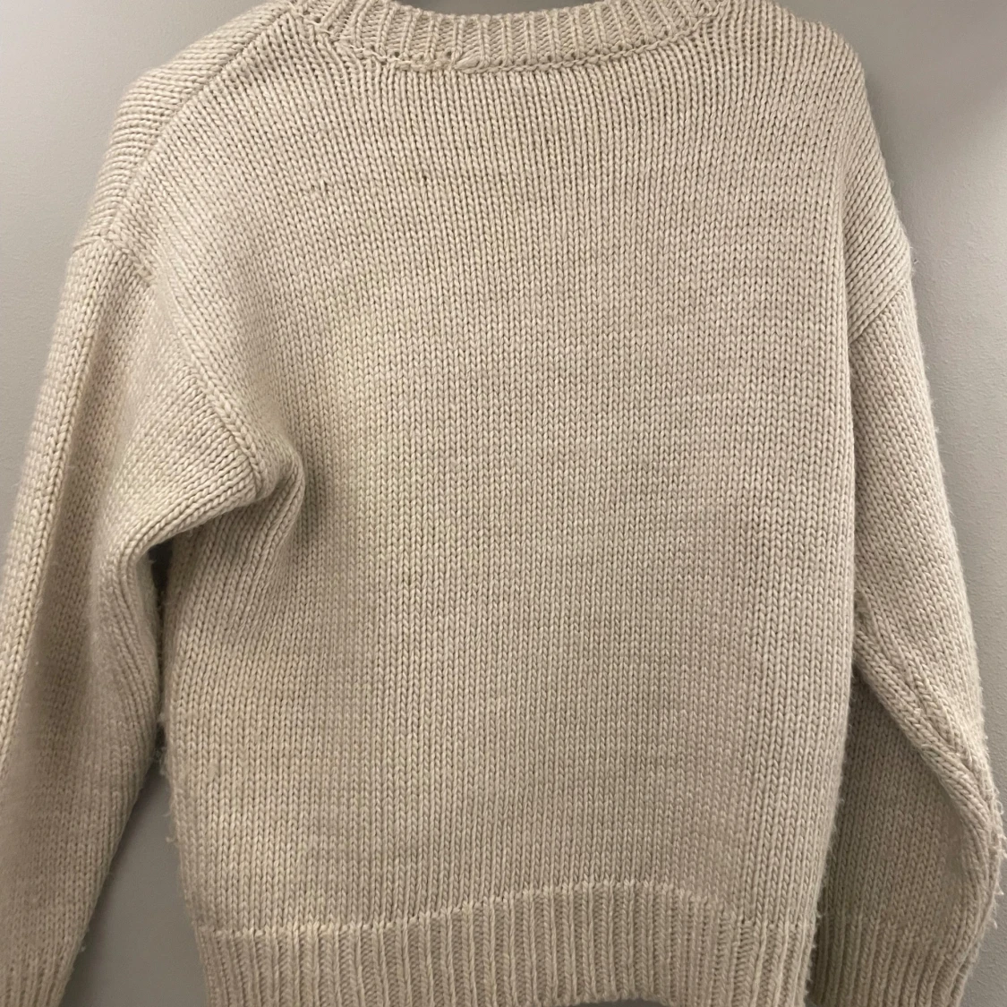 Beige stickad tröja  - 90