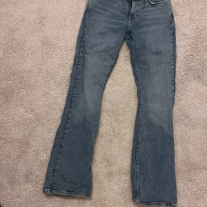 Jesns - Jätte fina jeans från Gina storlek 38 pris 100