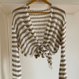 Stickad cardigan M - Storlek M/L nyskick pris 179kr
